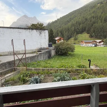 Neue Mit Balkon & Nahe Bushaltestelle Nach Saas-fee Appartement